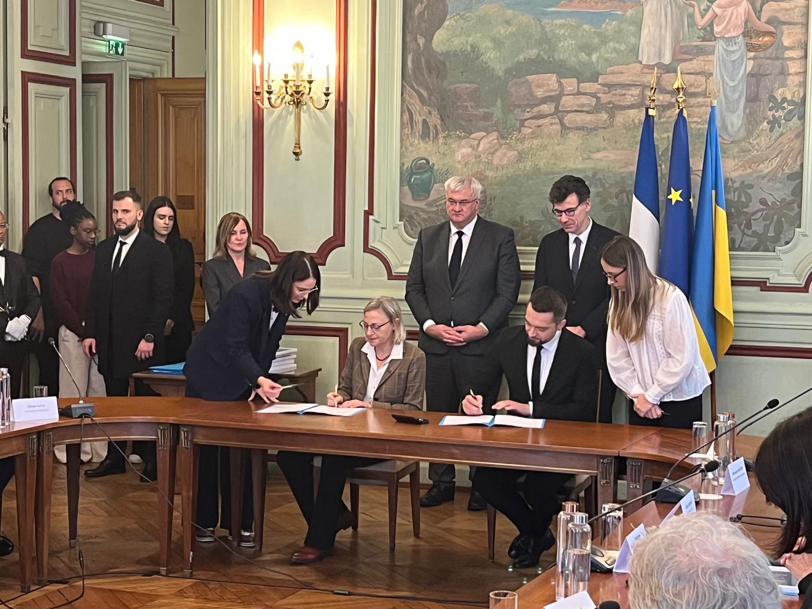 signature du mémorandum avec l'institut ukrainien