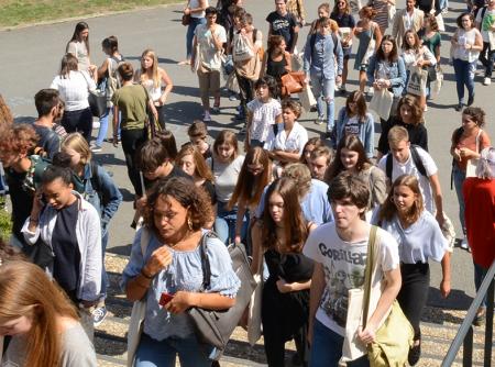 Photos d'étudiantes et d'étudiants sur le Campus Villejean de l'Université Rennes 2, à Rennes