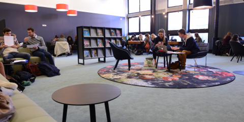 Espace détente de la bibliothèque centrale, campus Villejean