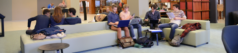 Etudiants à la BU centrale, campus Villejean